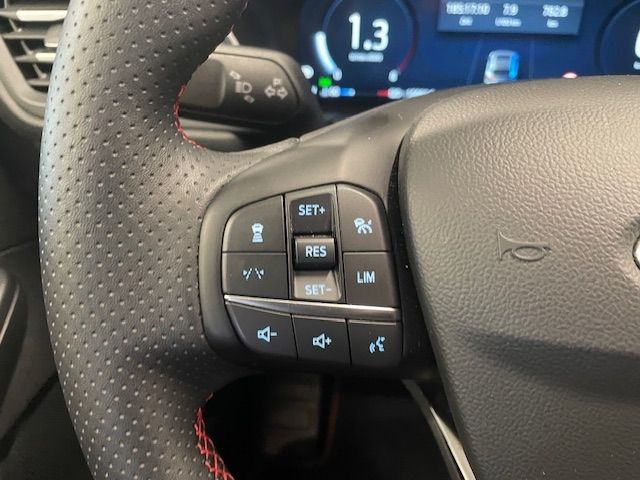 Fahrzeugabbildung Ford Kuga ST-Line X HUD AHK-klappbar Navi B&O LED