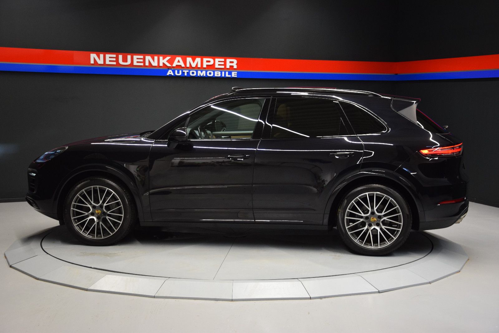 Fahrzeugabbildung Porsche Cayenne S Pano ACC Chrono BOSE HuD Memory 360°