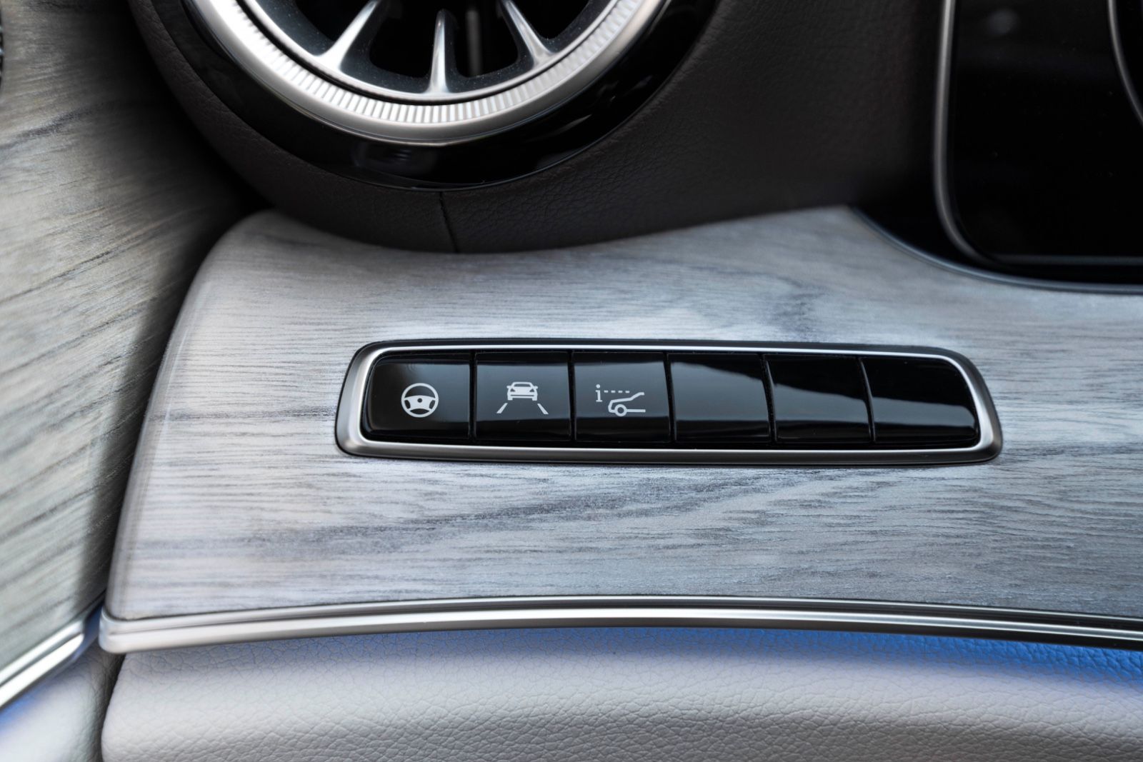 Fahrzeugabbildung Mercedes-Benz E 400 Cabrio 4Matic AMG HUD 360° BURMESTER ACC
