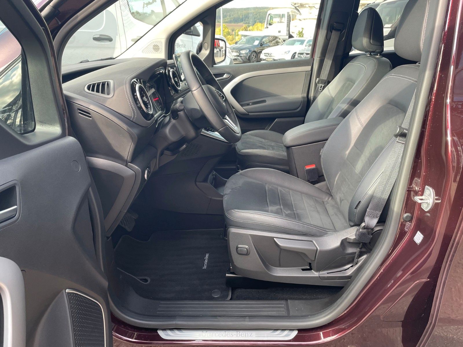Fahrzeugabbildung Mercedes-Benz T 180 Power Plus Autom Kamera AHK LED MBUX