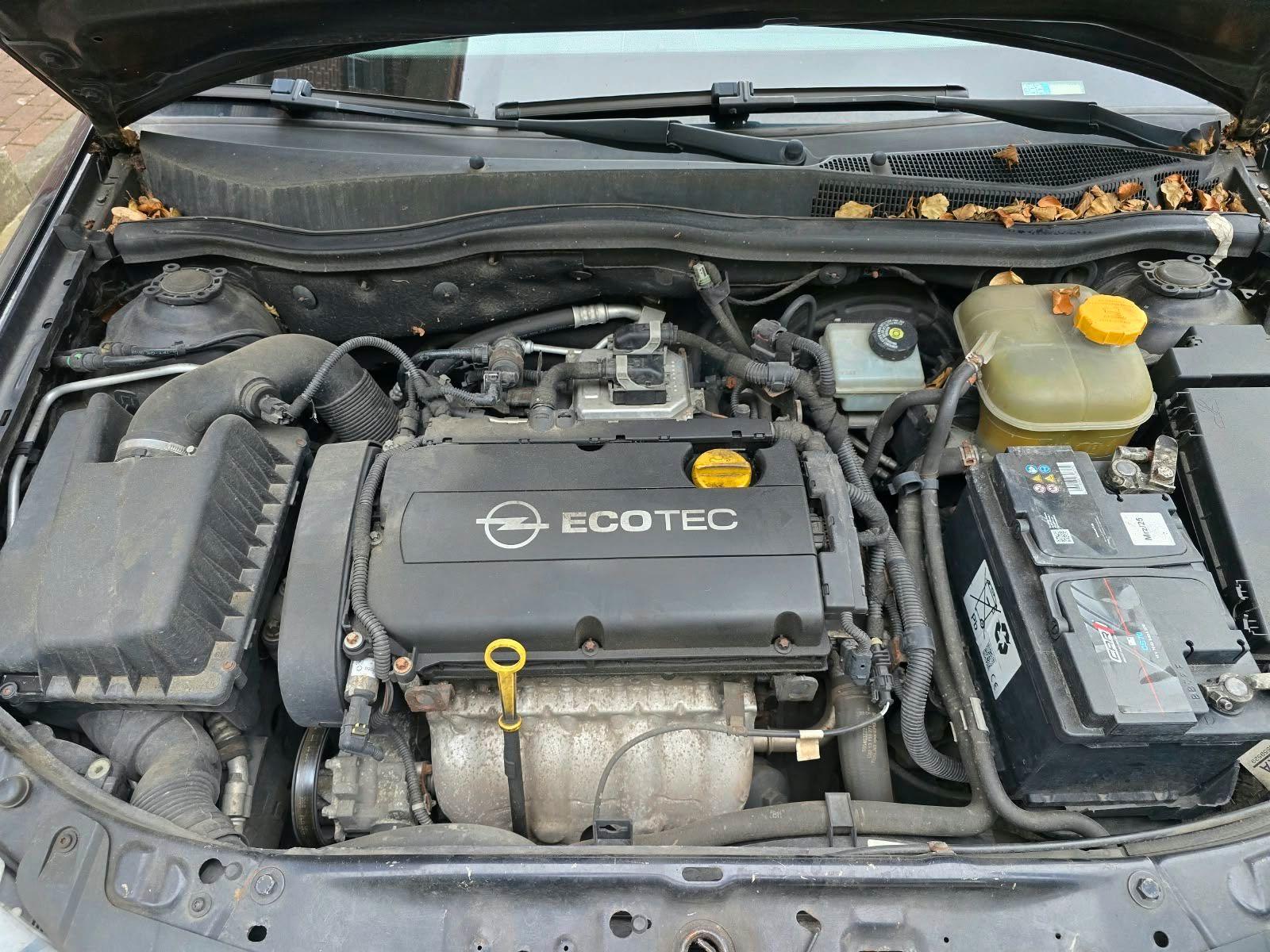 Opel Astra 2009 — photo 8