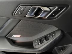 Fahrzeugabbildung BMW M 135i xDrive -- AHK/ DrivingProf/ HeadUp/ HiFi