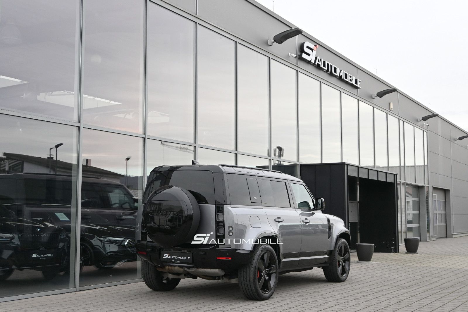 Fahrzeugabbildung Land Rover Defender 'X' D300 AWD °°UVP 125.666€°°VOLL°°