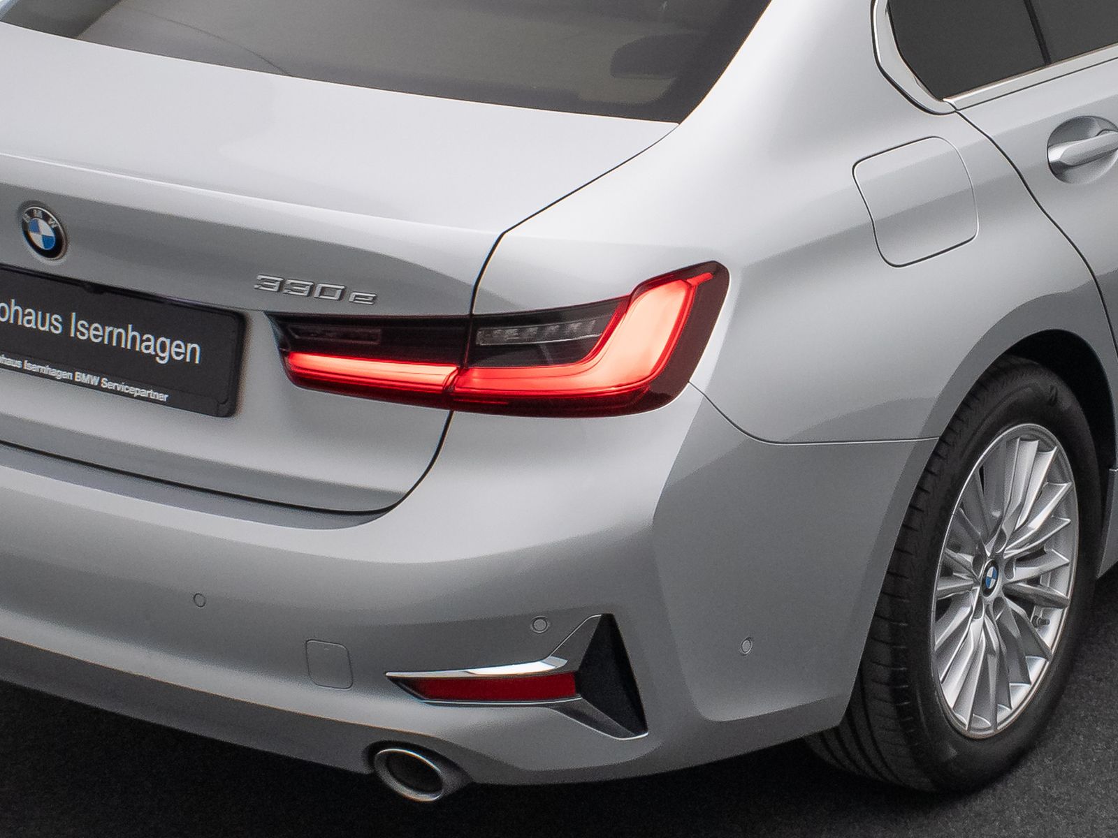 Fahrzeugabbildung BMW 330e Luxury Line 360°Laser HUD DAB H/K Komfort