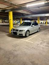 BMW e90 330i - BMW 330 aus 2006: 330i