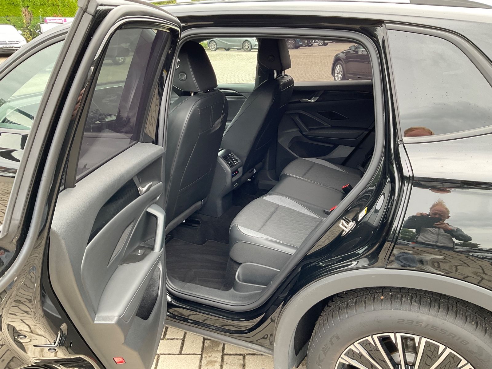 Fahrzeugabbildung Volkswagen Tiguan 1.5 eTSI DSG GOAL,AHK,Kamera,Navi,ACC