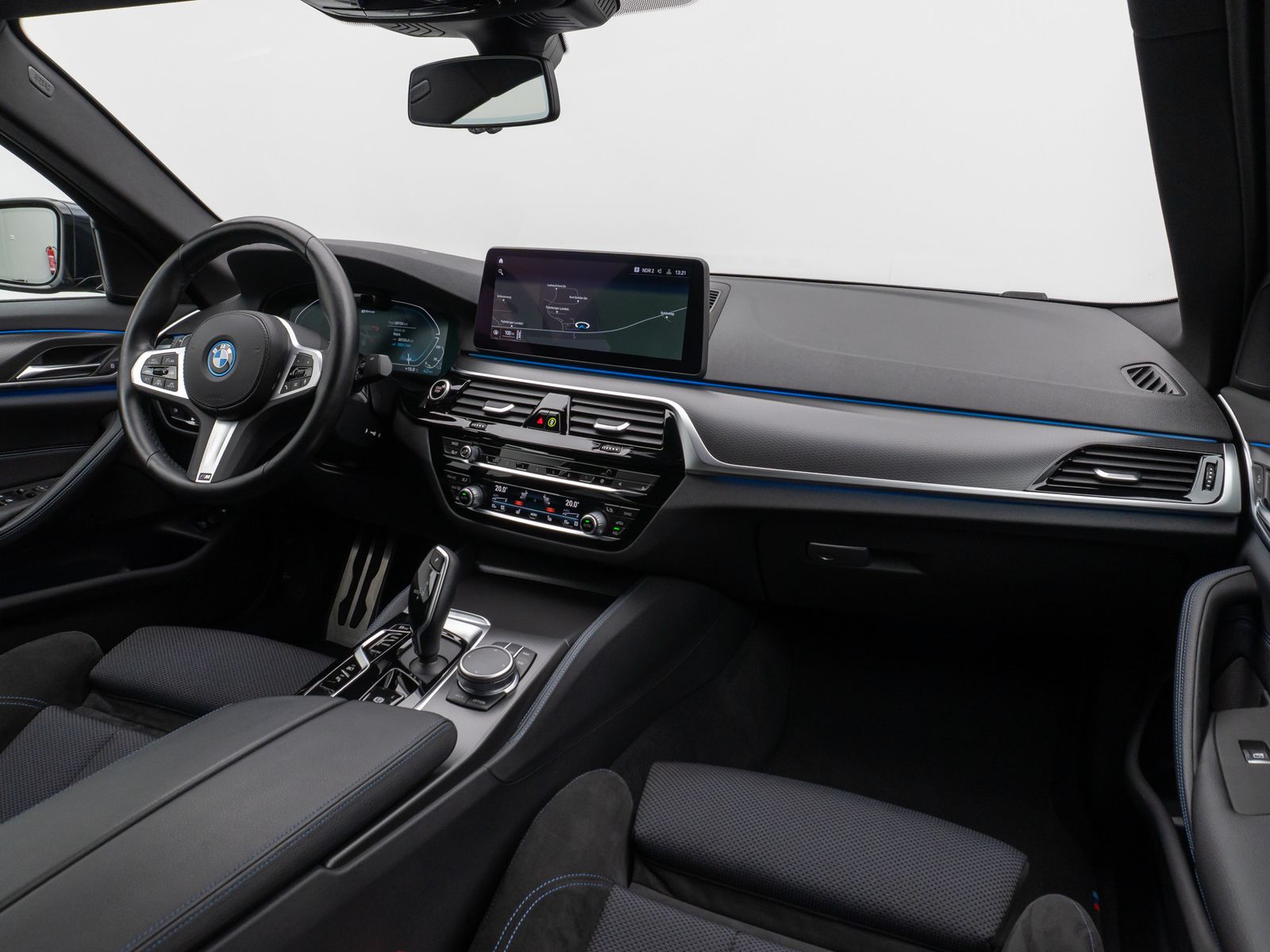 Fahrzeugabbildung BMW 520e M Sport Kamera Laser HUD DAB HiFi Komfort