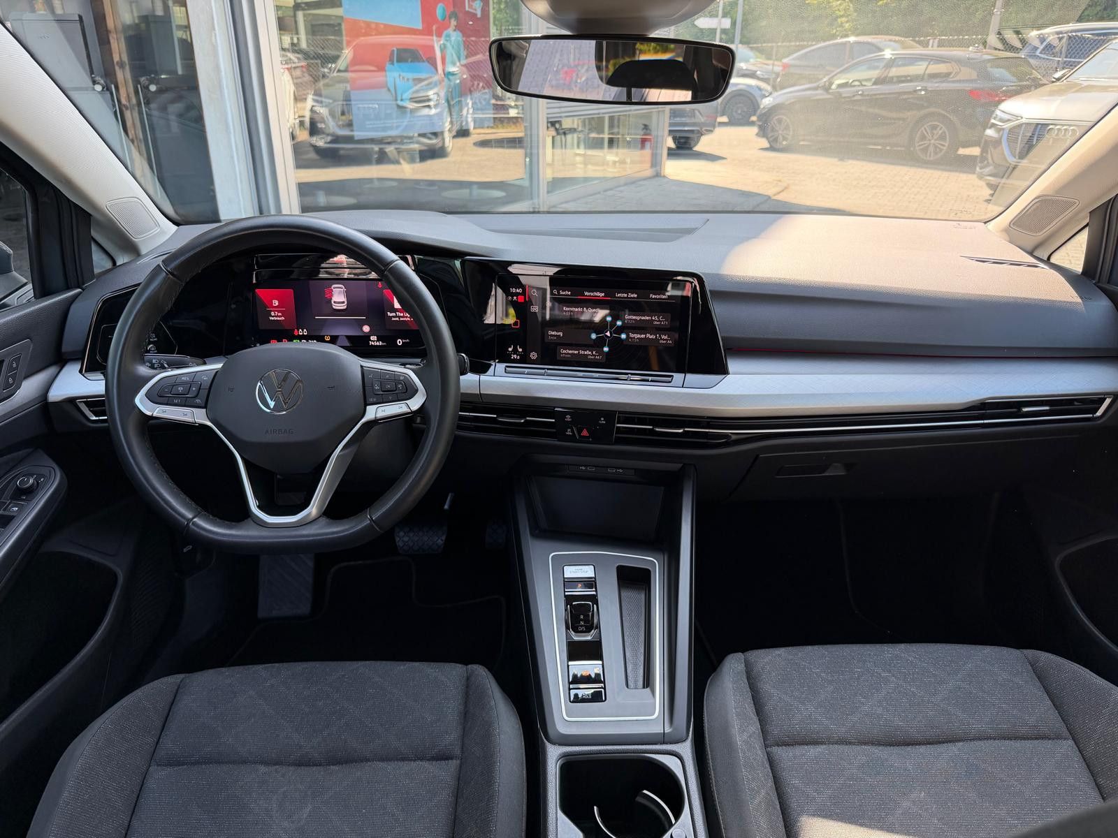 Fahrzeugabbildung Volkswagen Golf VIII 2.0d Life VIRTU+LED+NAVI+SHZ+ACC+PDC+