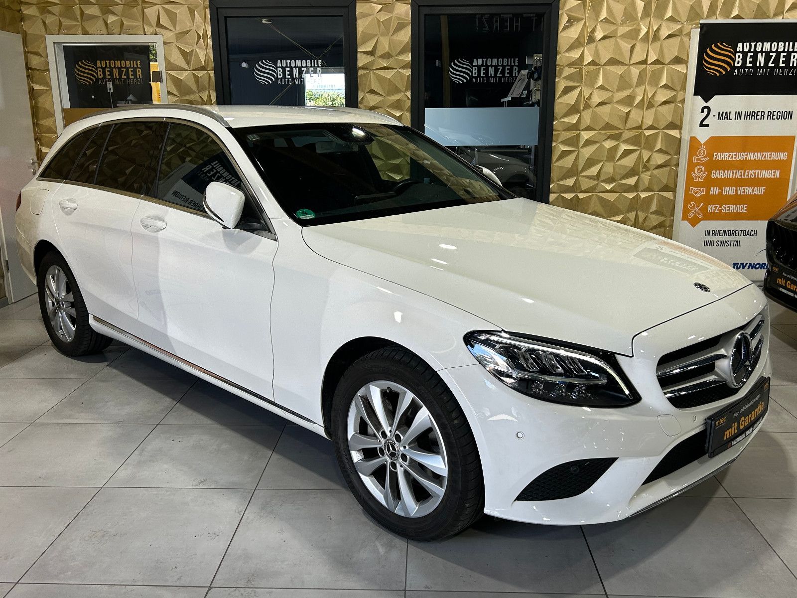 Fahrzeugabbildung Mercedes-Benz C 200 T-Modell/NAVI/KAMERA/APPLE/AMBIENTE/SHZ