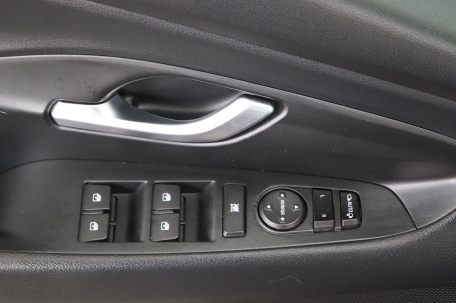 Fahrzeugabbildung Hyundai i30 1.4i * SHZ * Navi * DAB+ * Klima * YES!