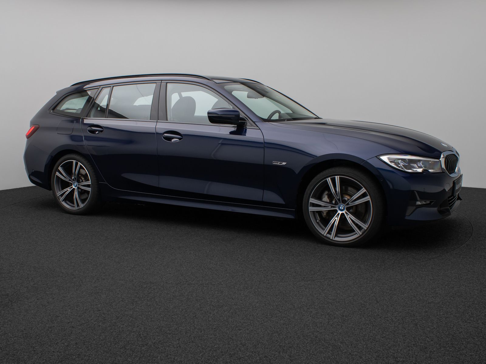 Fahrzeugabbildung BMW 330e xD SportLine Pano Kamera Laser HUD DAB HiFi