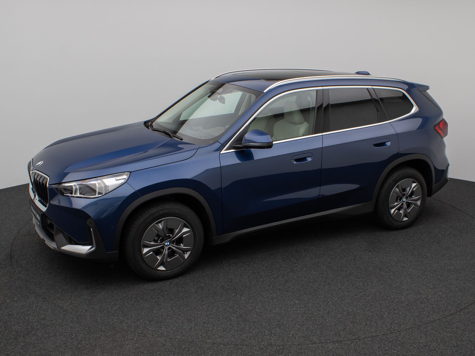 Fahrzeugabbildung BMW X1 xD23i Panorama 360° HUD H/K AHK Komfort Sport