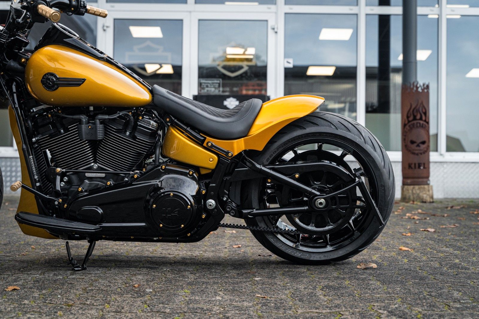 Fahrzeugabbildung Harley-Davidson GOLD DARK FAT BOY FLFBS 114 MY24 - JEKILL&HYDE -