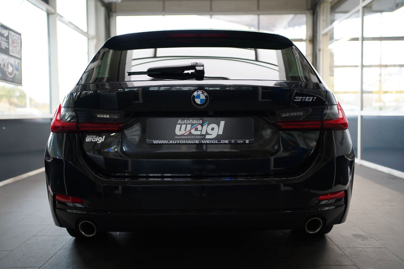 Fahrzeugabbildung BMW 318i Touring Navi+HeadUp+Kamera+APP+LED