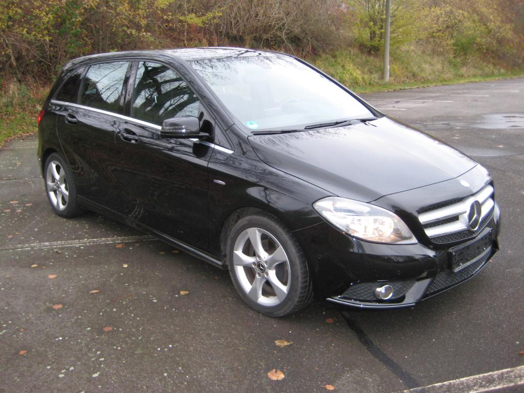 Mercedes-Benz B 180