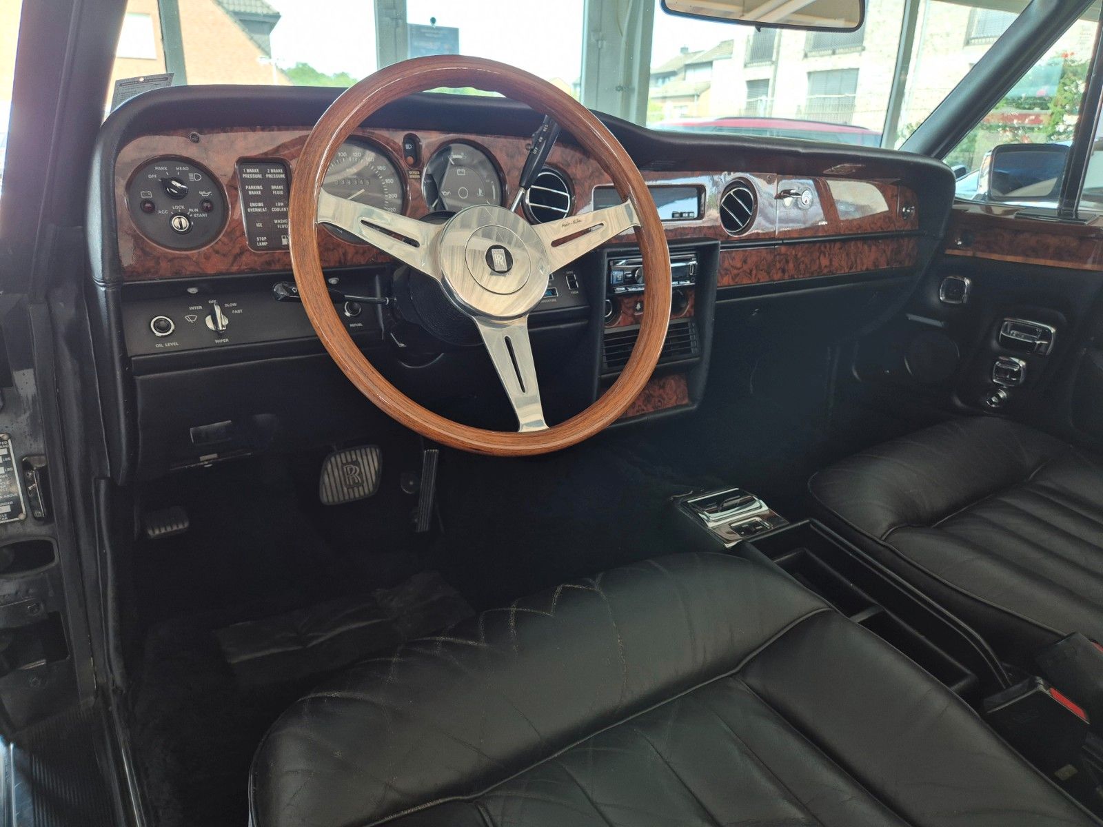 Fahrzeugabbildung Rolls-Royce Corniche/Technisch umfassend revidiert+Historie