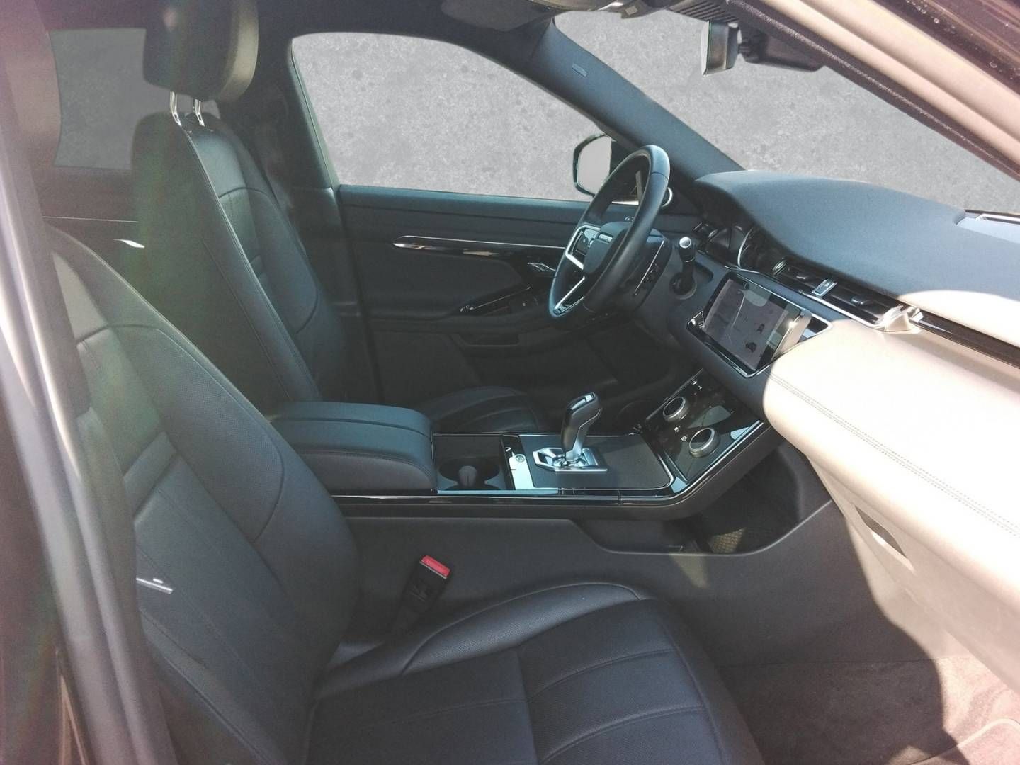 Fahrzeugabbildung Land Rover Range Rover Evoque P300e R-Dynamic SE