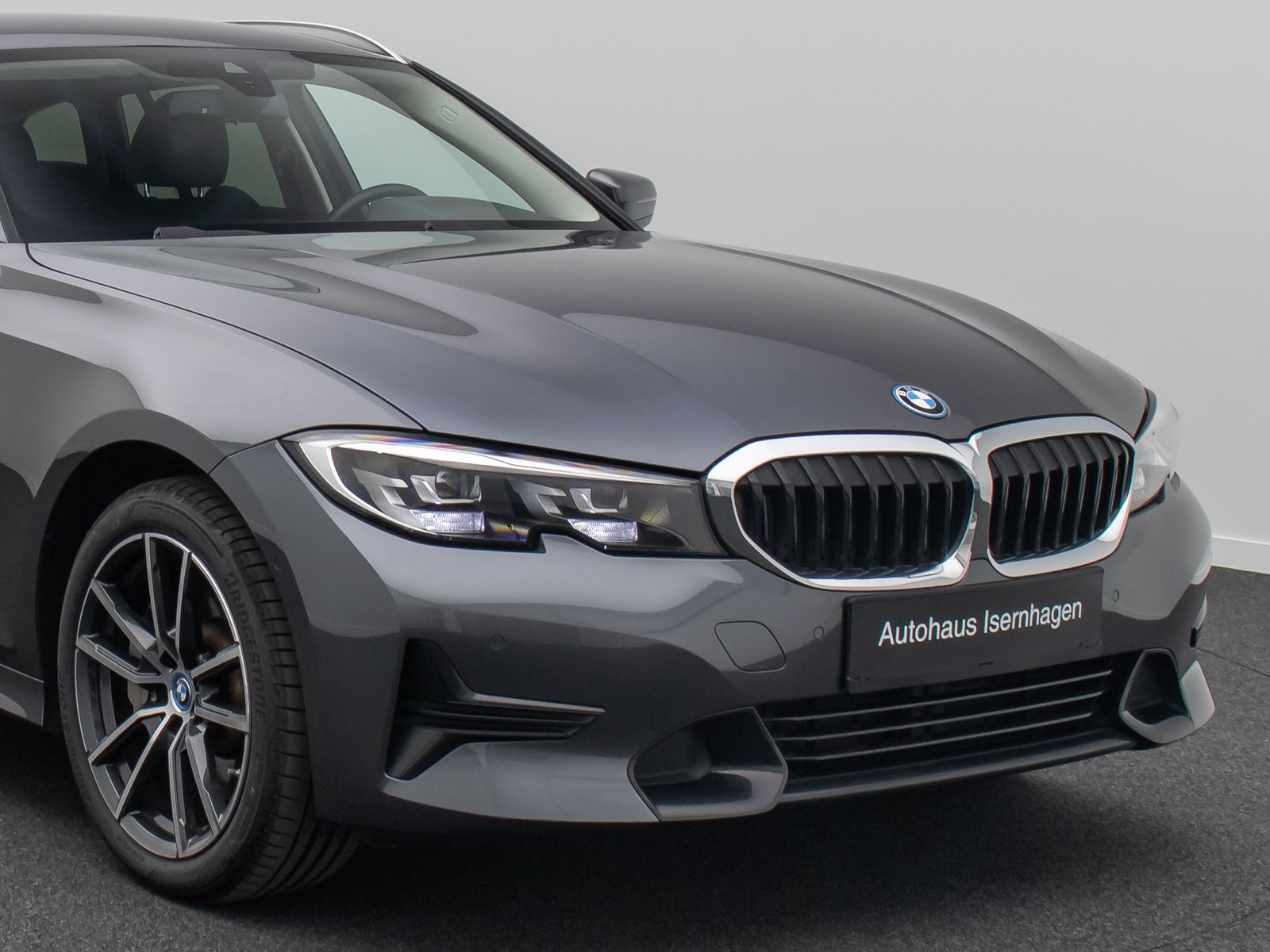 Fahrzeugabbildung BMW 330e xD Sport Line DAB Kamera AHK Alarm 18Zoll