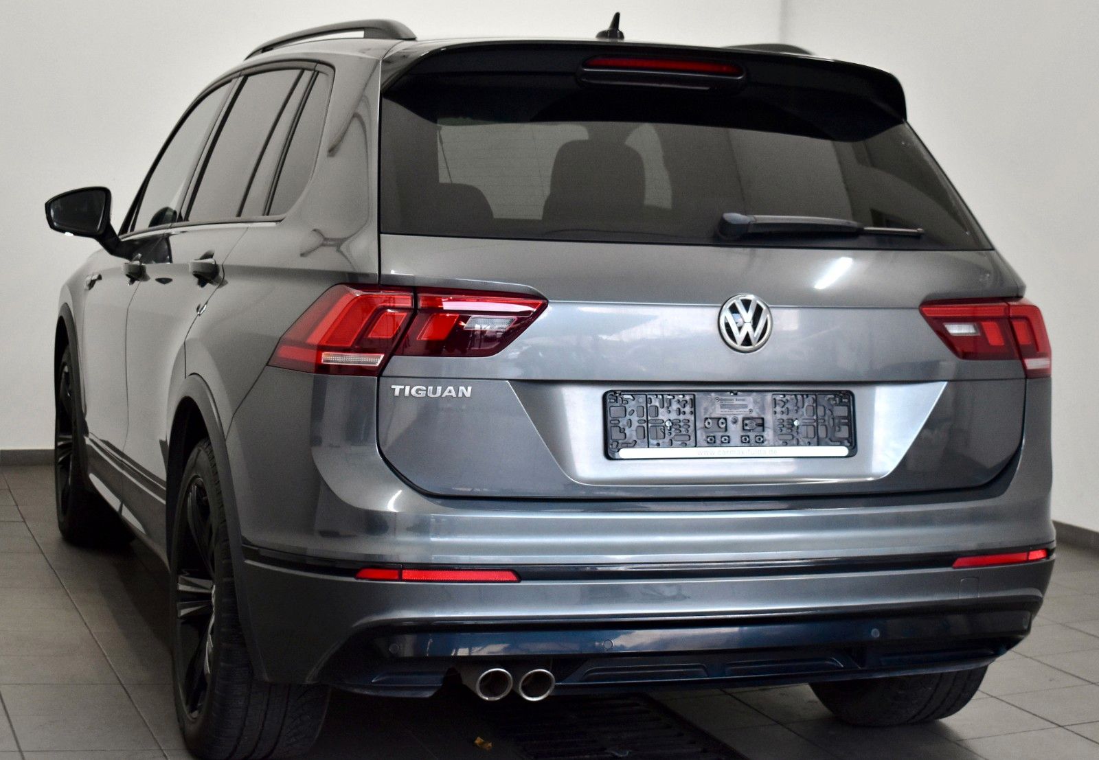 Fahrzeugabbildung Volkswagen Tiguan R Line Black Style Navi,ACC,PDC,DAB