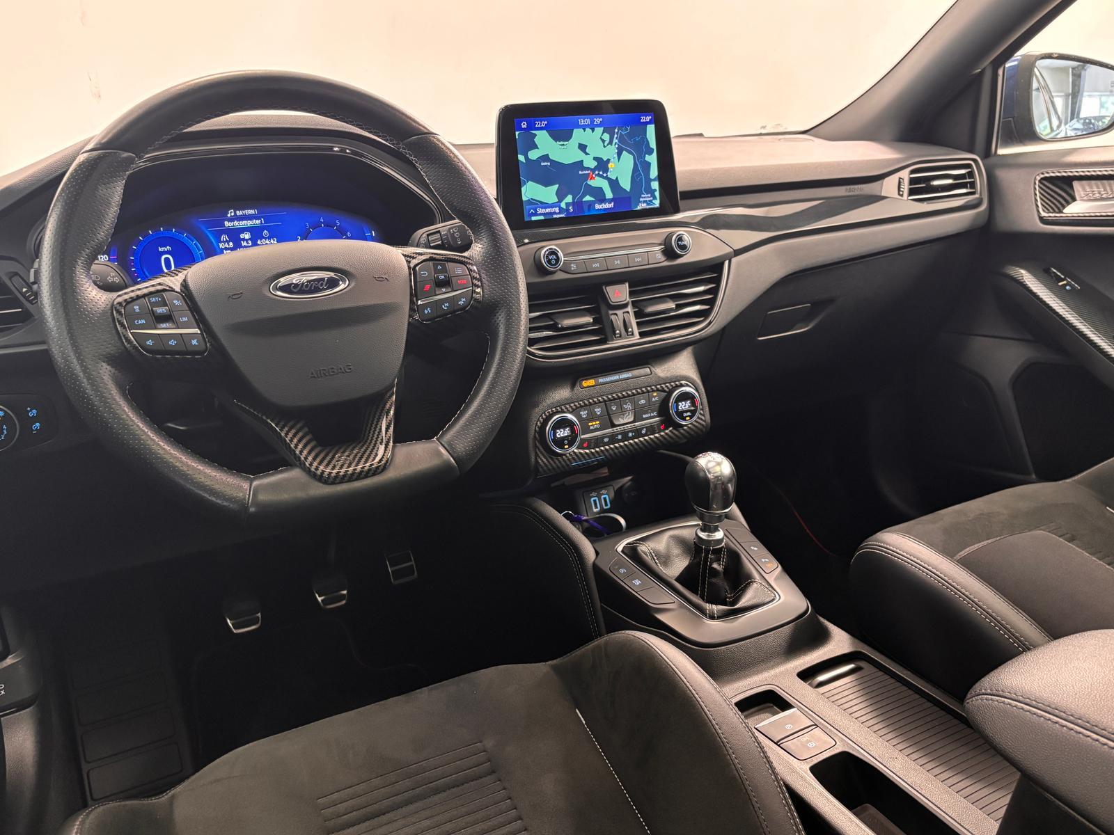 Ford Focus ST*Pano-Dach*Navi*LED*PDC*1.Hand*