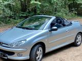 Peugeot  Cabrio 206 cc Silber/grau 109 PS/... - Peugeot 206 Cabrio Ps mit Benzin-Antrieb