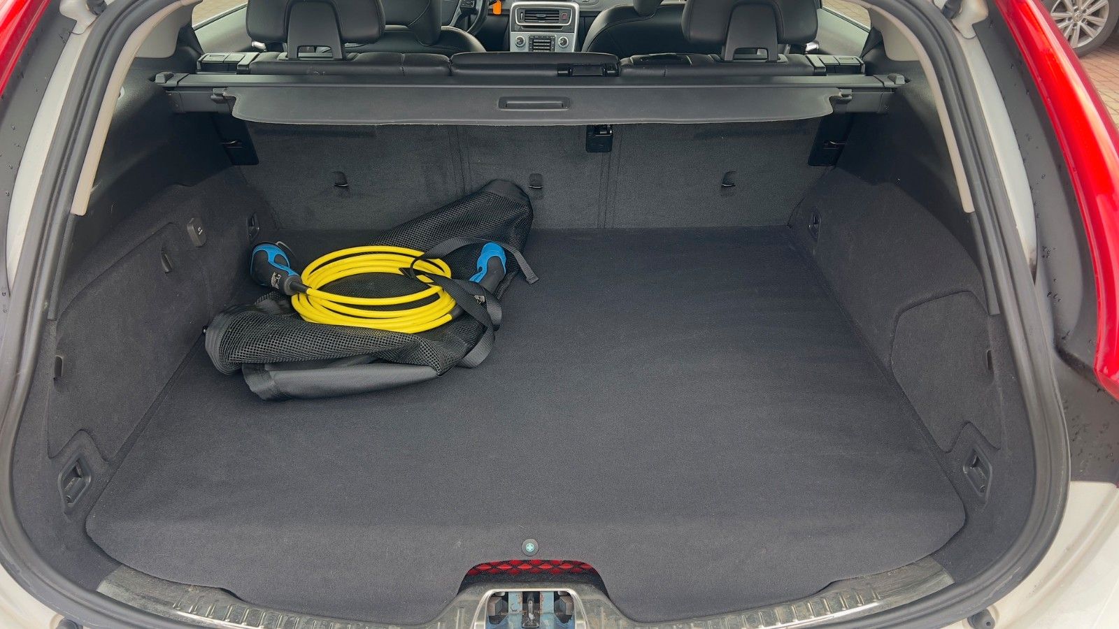 Fahrzeugabbildung Volvo V60 Kombi Summum AWD*Mietkauf*GSD*TEMP*RFK*