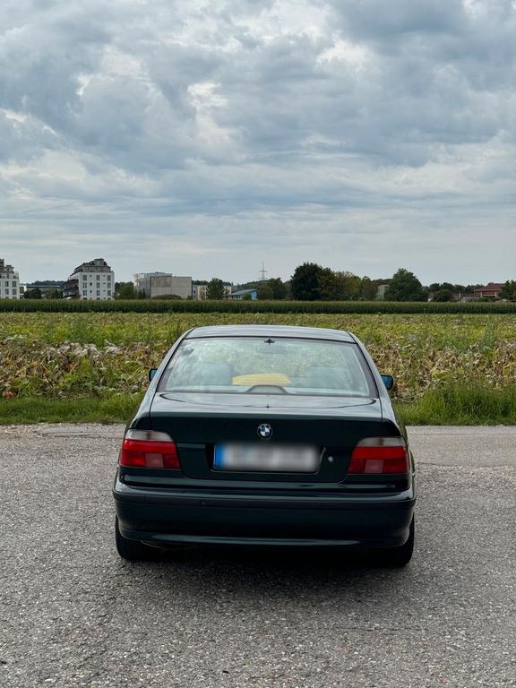 BMW 523