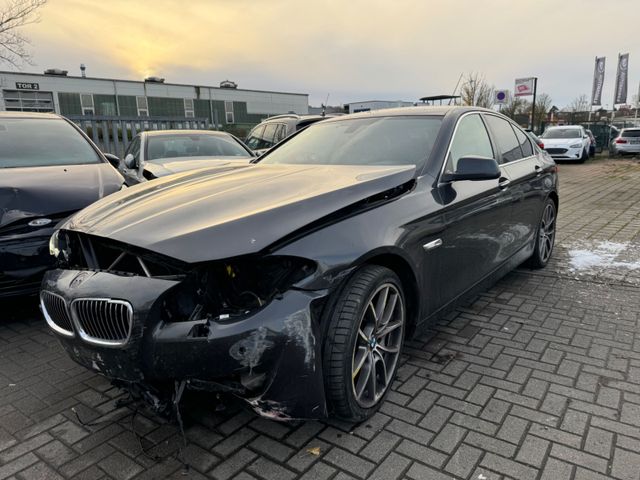 BMW 520d Lim. Automatik Leder Navi *MOTOR LÄUFT!*