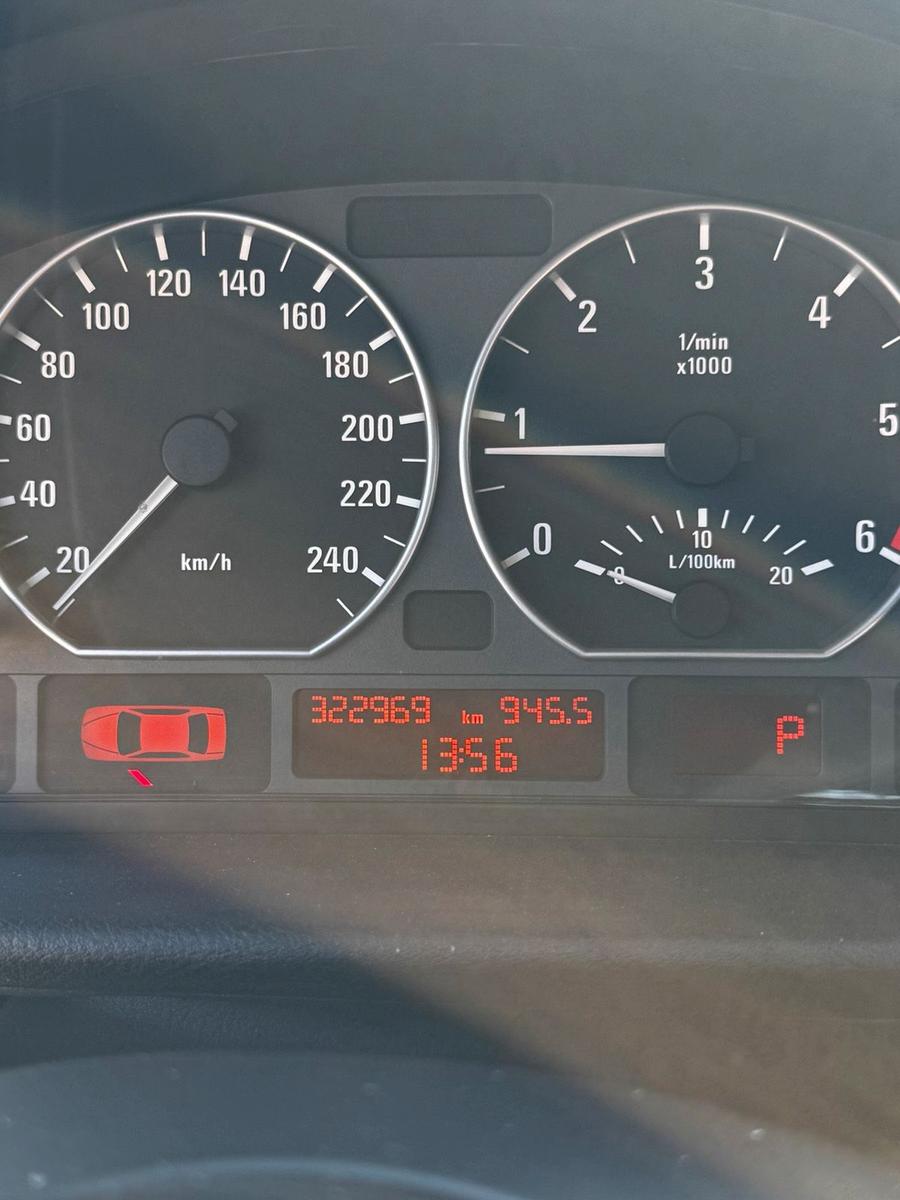 BMW 320 2004 — photo 9