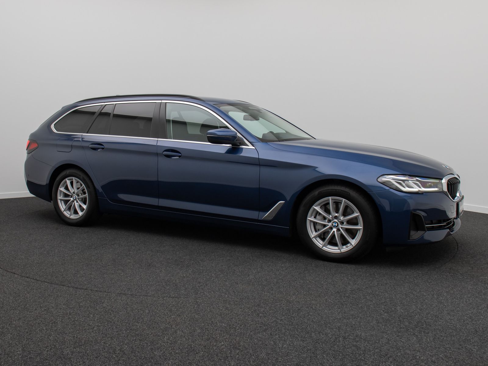 Fahrzeugabbildung BMW 530d xD HUD DAB HiFi Kamera Laser Alarm Komfort