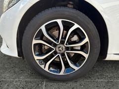 Fahrzeugabbildung Mercedes-Benz C 180 T CGI Navi Sitzh Alu LED el.Klappe 2.Hand