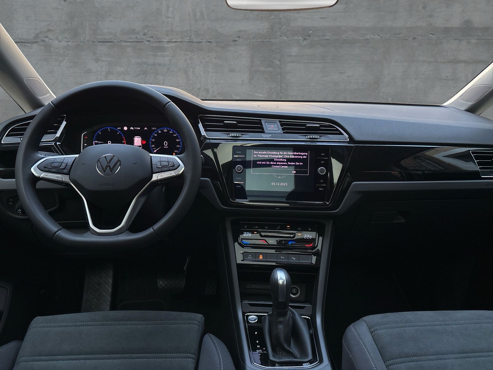 Fahrzeugabbildung Volkswagen Touran 2.0 TDI Highline Keyless Pano Kamera AHK