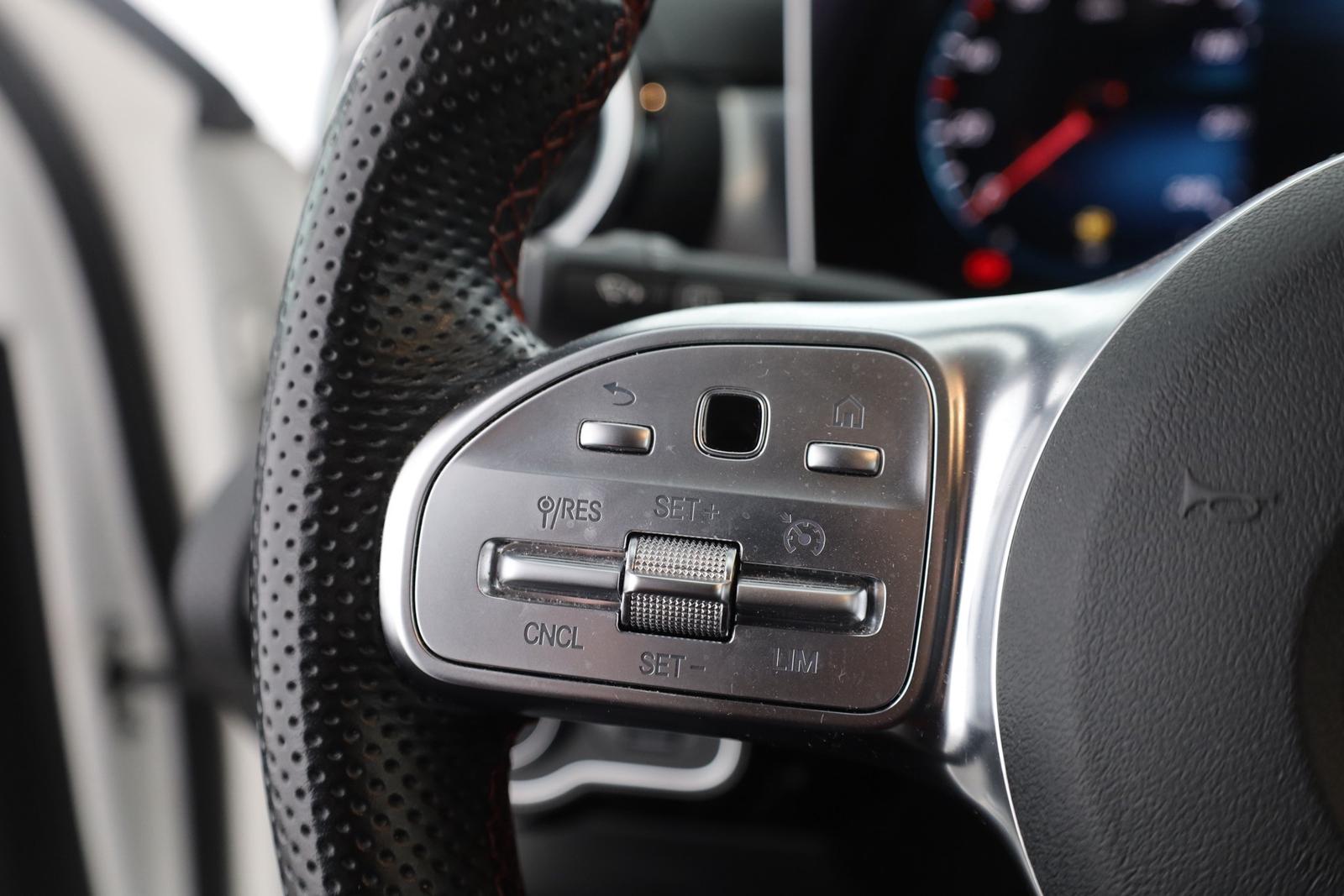 Mercedes-Benz A200 AMG Line LED Navi Sitzheizung Widescreen