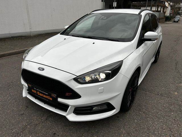 Ford Focus Turnier ST Recaro 8xBrreifung WinterPaket!