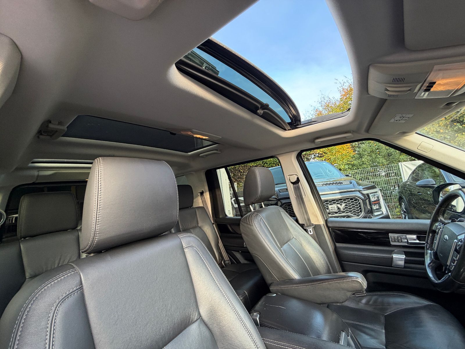 Fahrzeugabbildung Land Rover Discovery 4 SDV6 HSE/1-HAND/DEUTSCH/VOLL/PANO/LE