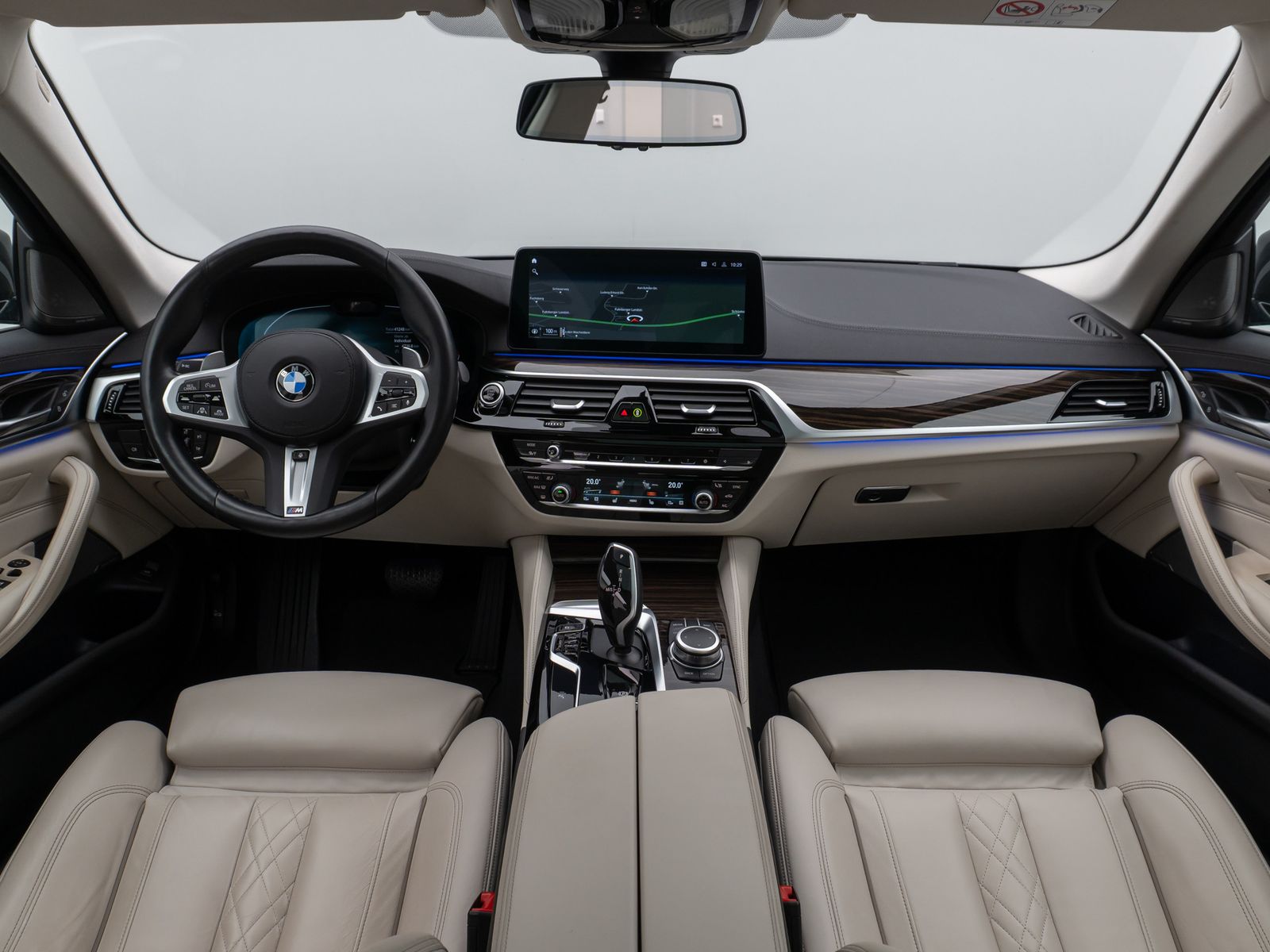 Fahrzeugabbildung BMW 540i Luxury Line Kamera Glasdach Laser HUD H/K