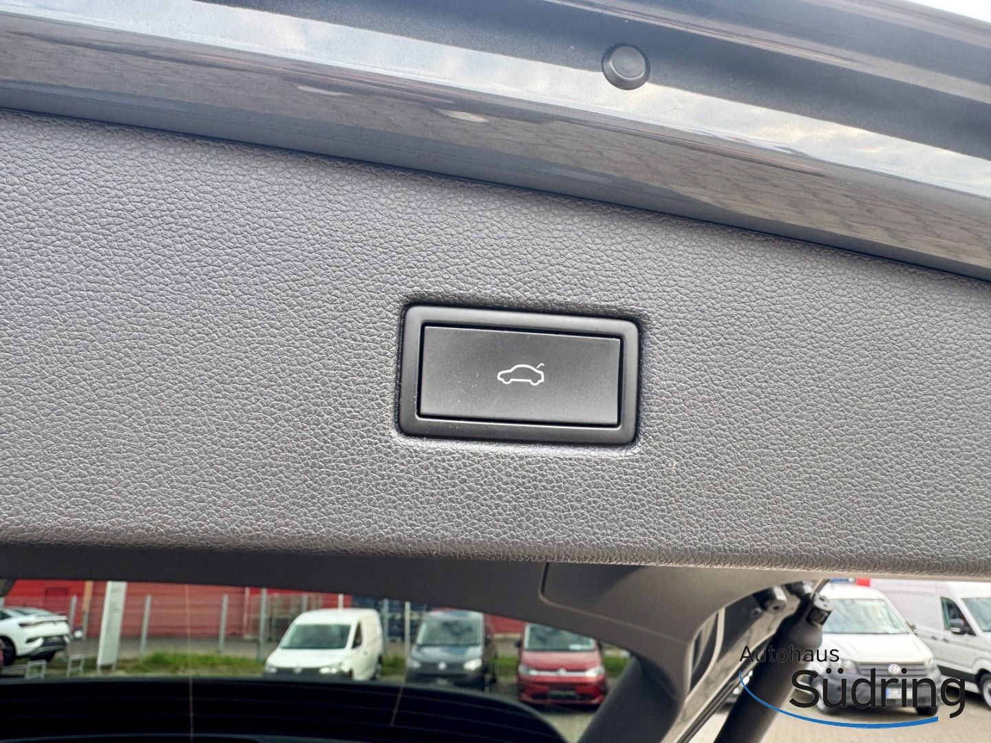 Tiguan 1,4TSI R-Line Black Style DSG HUD AHK Pan
