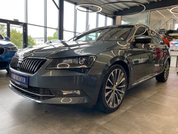 Skoda Superb Combi L&K *PANO*ACC*AHK*LEDER*NAVI*BI-XEN