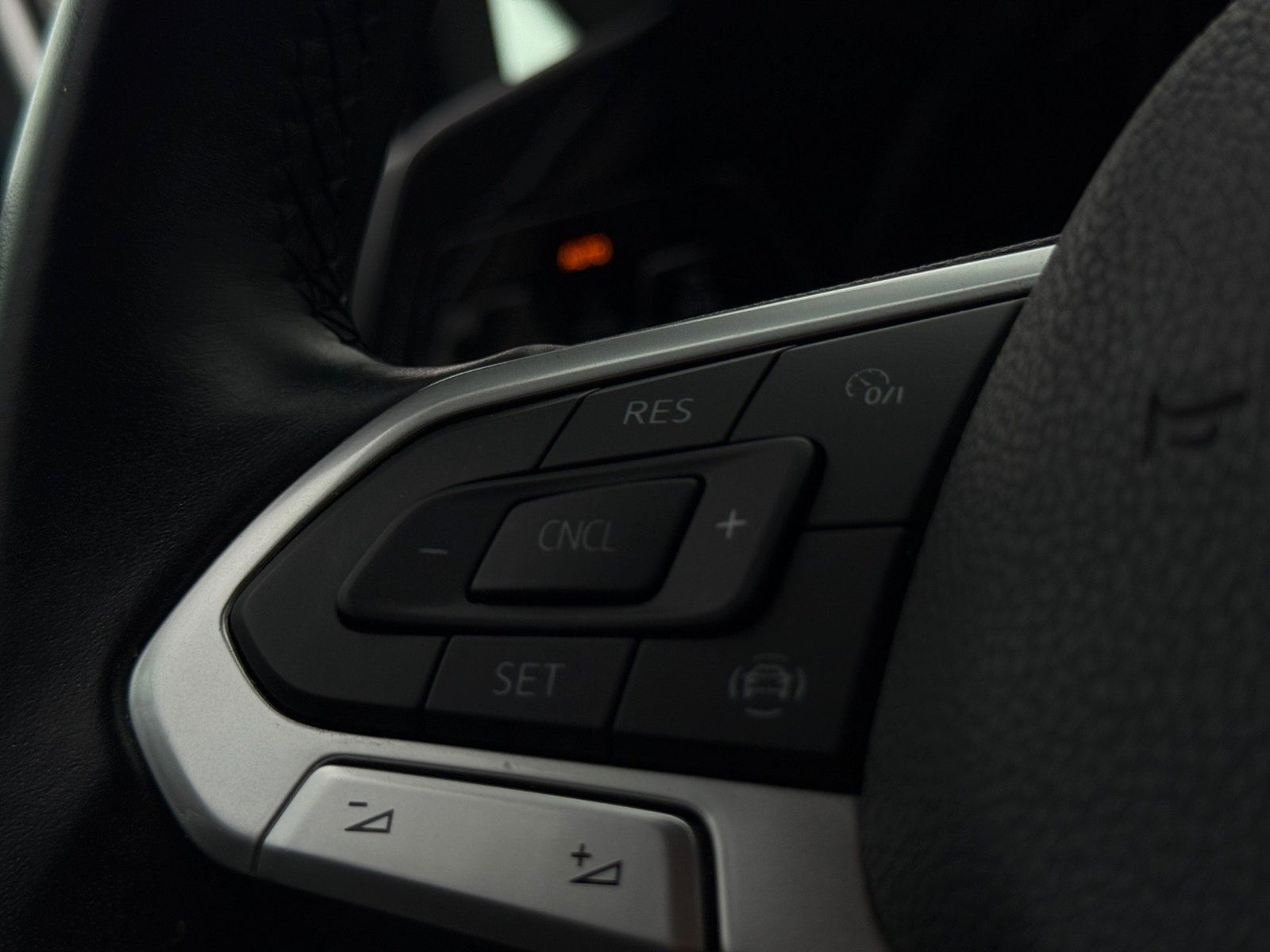 Fahrzeugabbildung Volkswagen Golf VIII Lim.*Bhz.Lenk*Virt.Cockpit*Carplay*LED