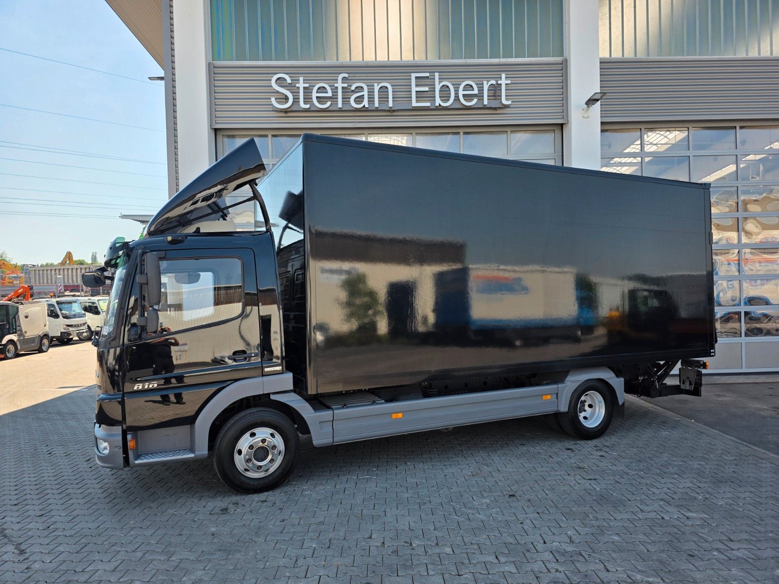 Fahrzeugabbildung Mercedes-Benz Atego 818 L Möbelkoffer+LBW Standklima 2x AHK