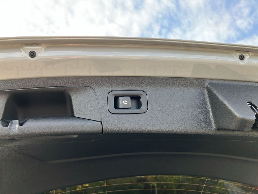 Fahrzeugabbildung Mercedes-Benz A 200 Kompaktlimousine AMG Line*Night Paket*LED