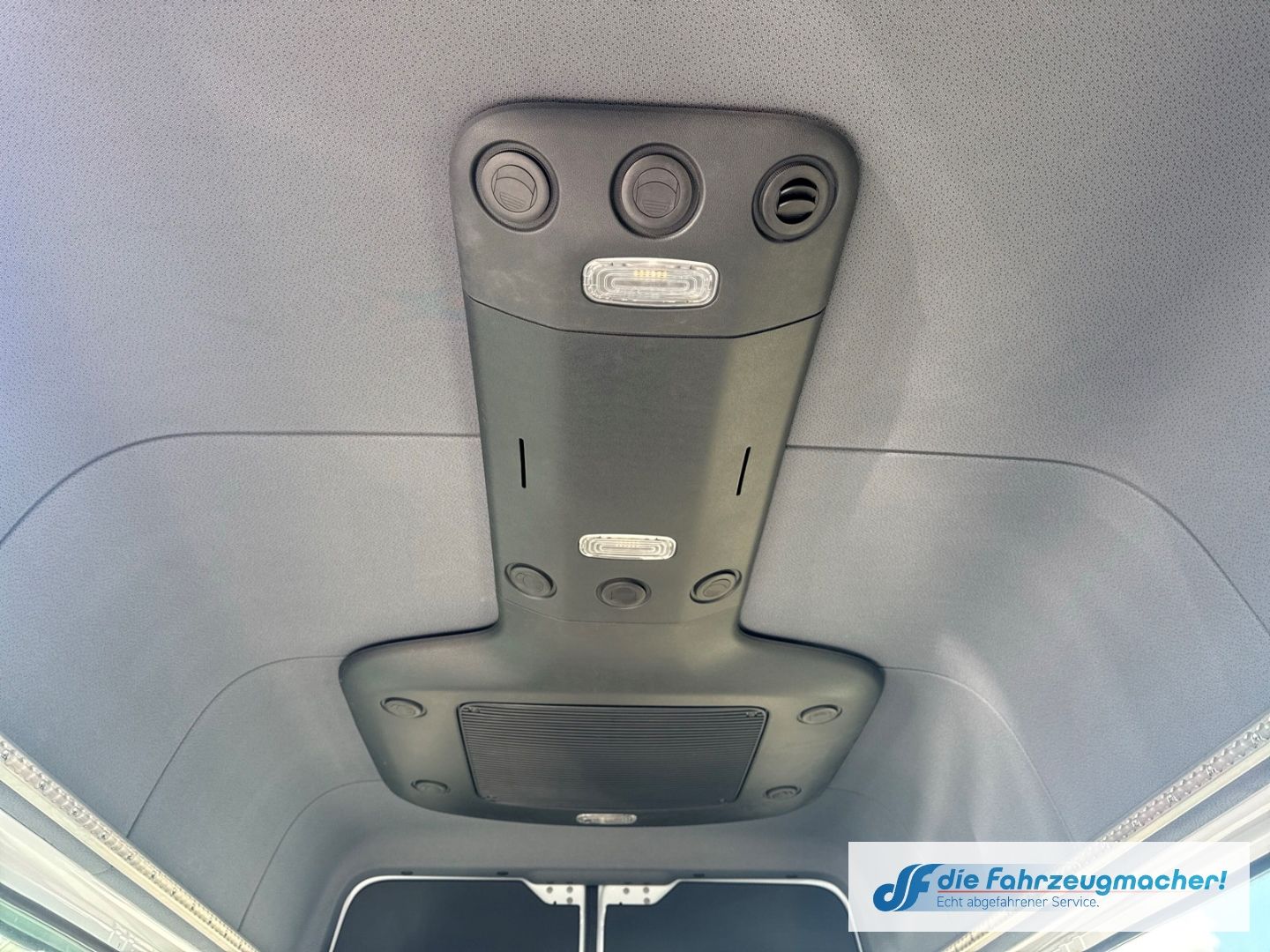 Fahrzeugabbildung Mercedes-Benz Sprinter III Tourer RWD AWD 315 CDI L2 DAB SHZ