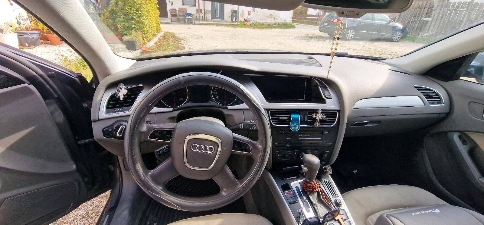 Audi A4 2011 — вигляд ззаду
