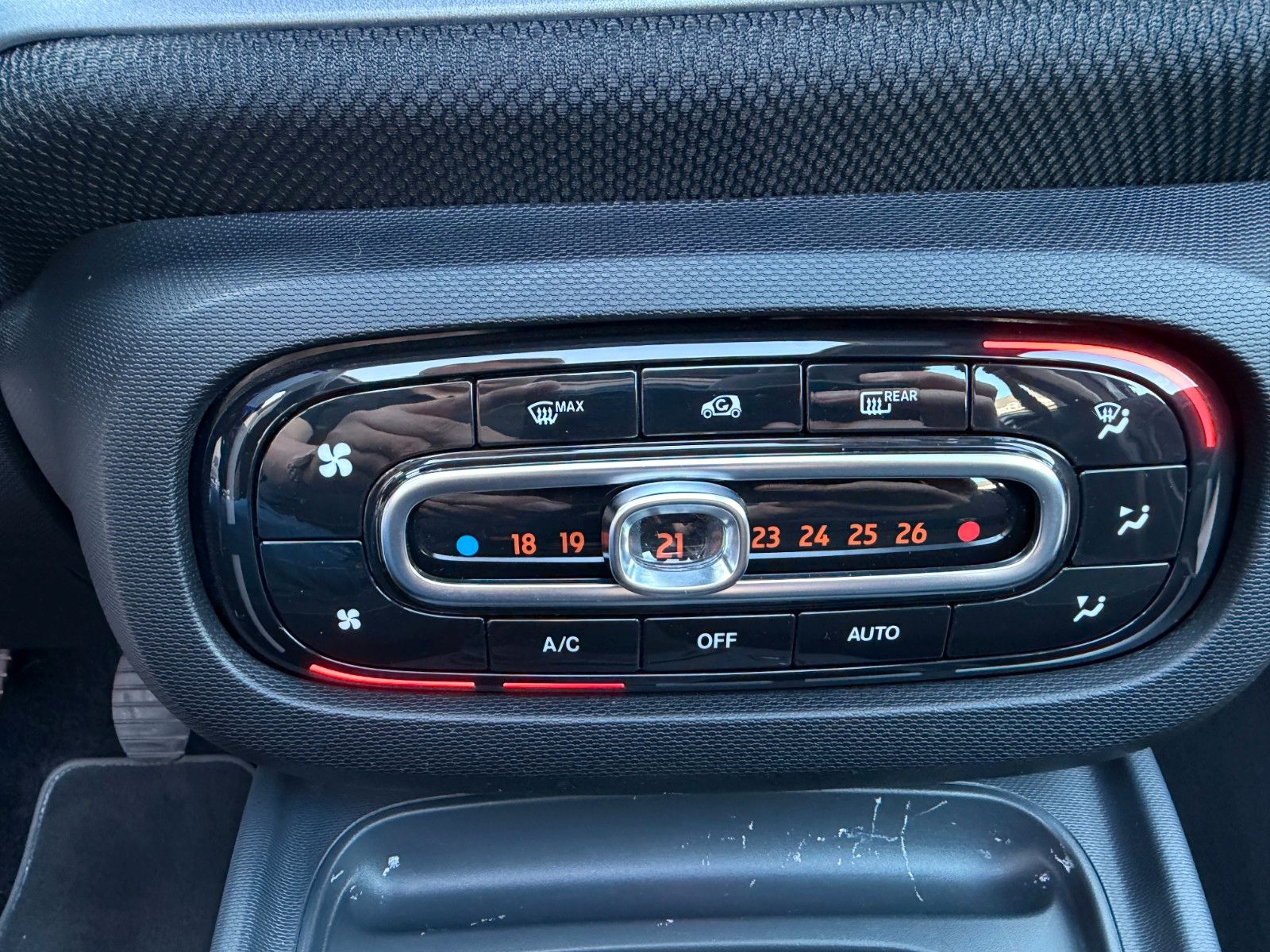Fahrzeugabbildung Smart ForFour PASSION Tempomat+Klima+Faltdach+SHZ+BT