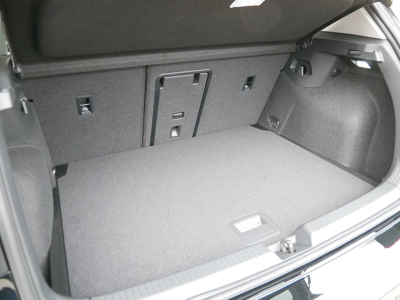Fahrzeugabbildung Volkswagen Golf -VIII 1.5 Life NEU45T Standhz Kamera Matrix
