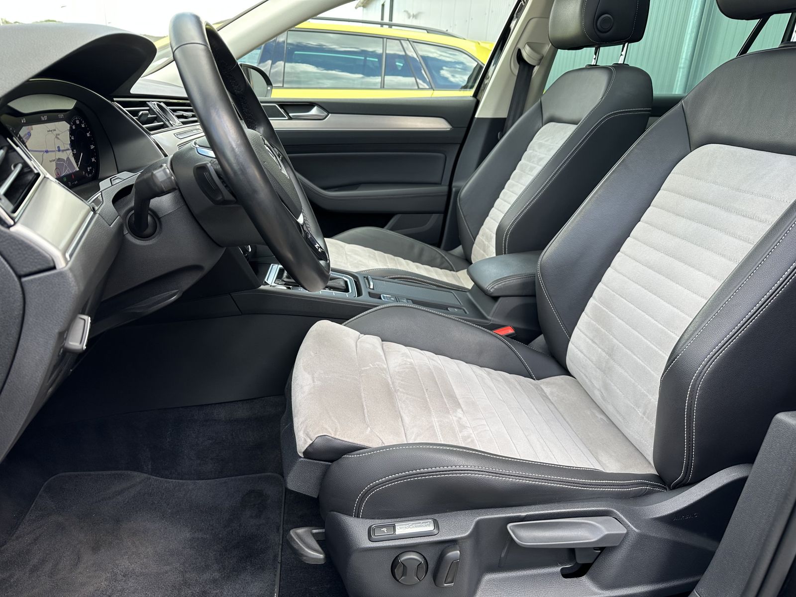 Fahrzeugabbildung Volkswagen Passat Variant HL NAV+LED+AHK+KAM+PANO+19ZO+AID