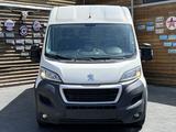 Peugeot Boxer 333 L1H1 Active Blue-HDi - Peugeot Boxer mit Diesel-Antrieb: Kombi