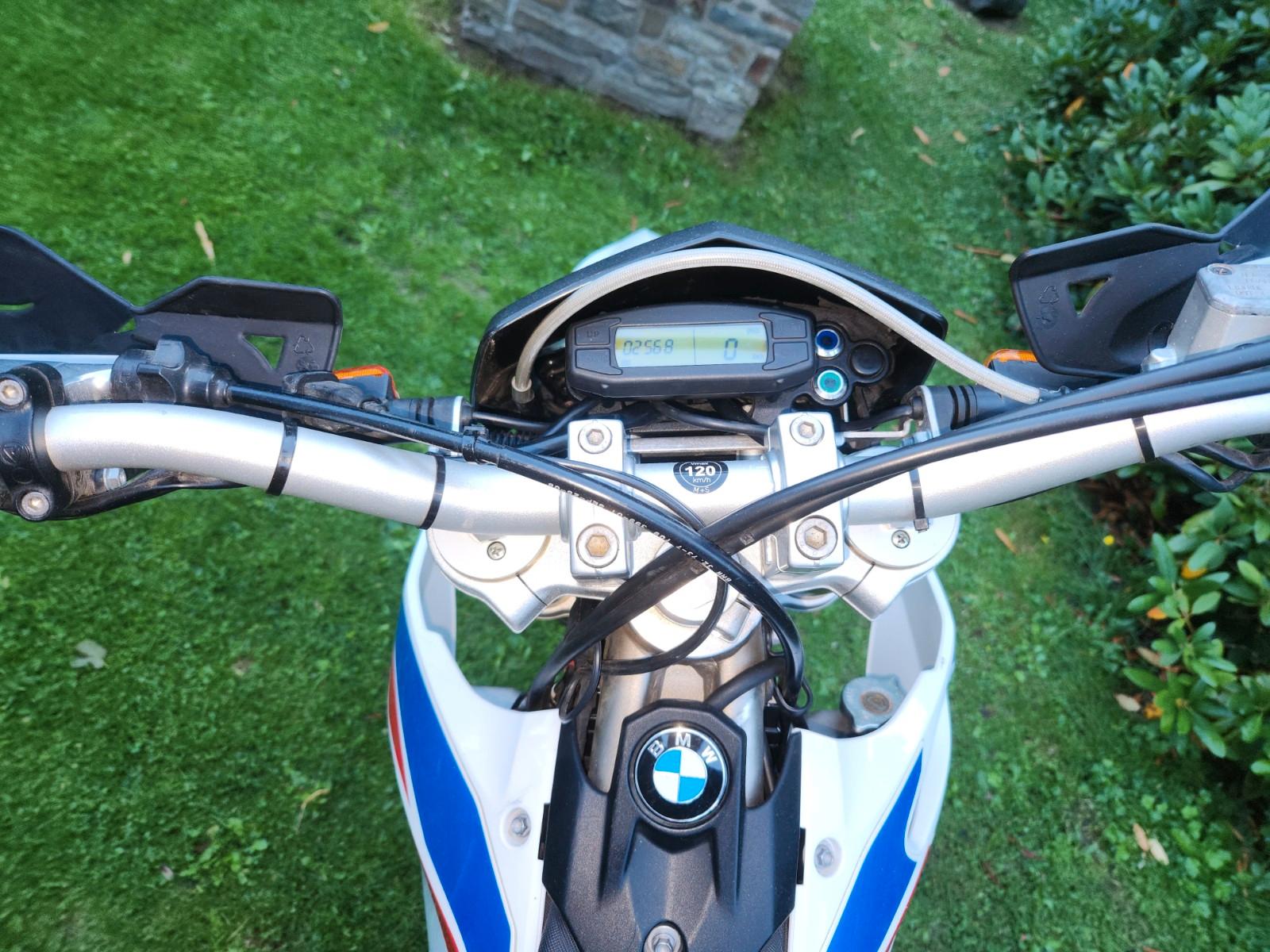 BMW G 450 X 2010 — rear view