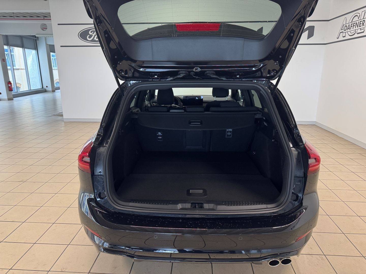Fahrzeugabbildung Ford Focus Turnier ST-Line X B&O 18'' LED ACC Kamera