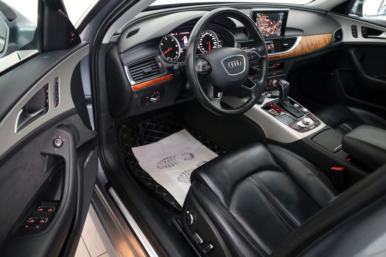 Fahrzeugabbildung Audi A6 Avant 3.0TDI Leder,Navi,Xenon,Panor,BOSE,+WR